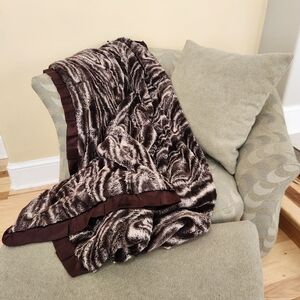 MINKY COUTURE Plush Blanket Brown Reversible Cozy Hand Made USA 50 x 30